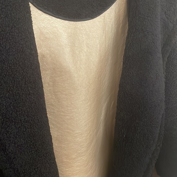 black coat - Picture 2 of 3